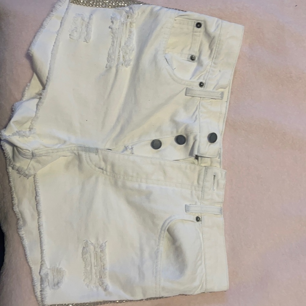 CARMAR LF white denim diamond side jean shorts.